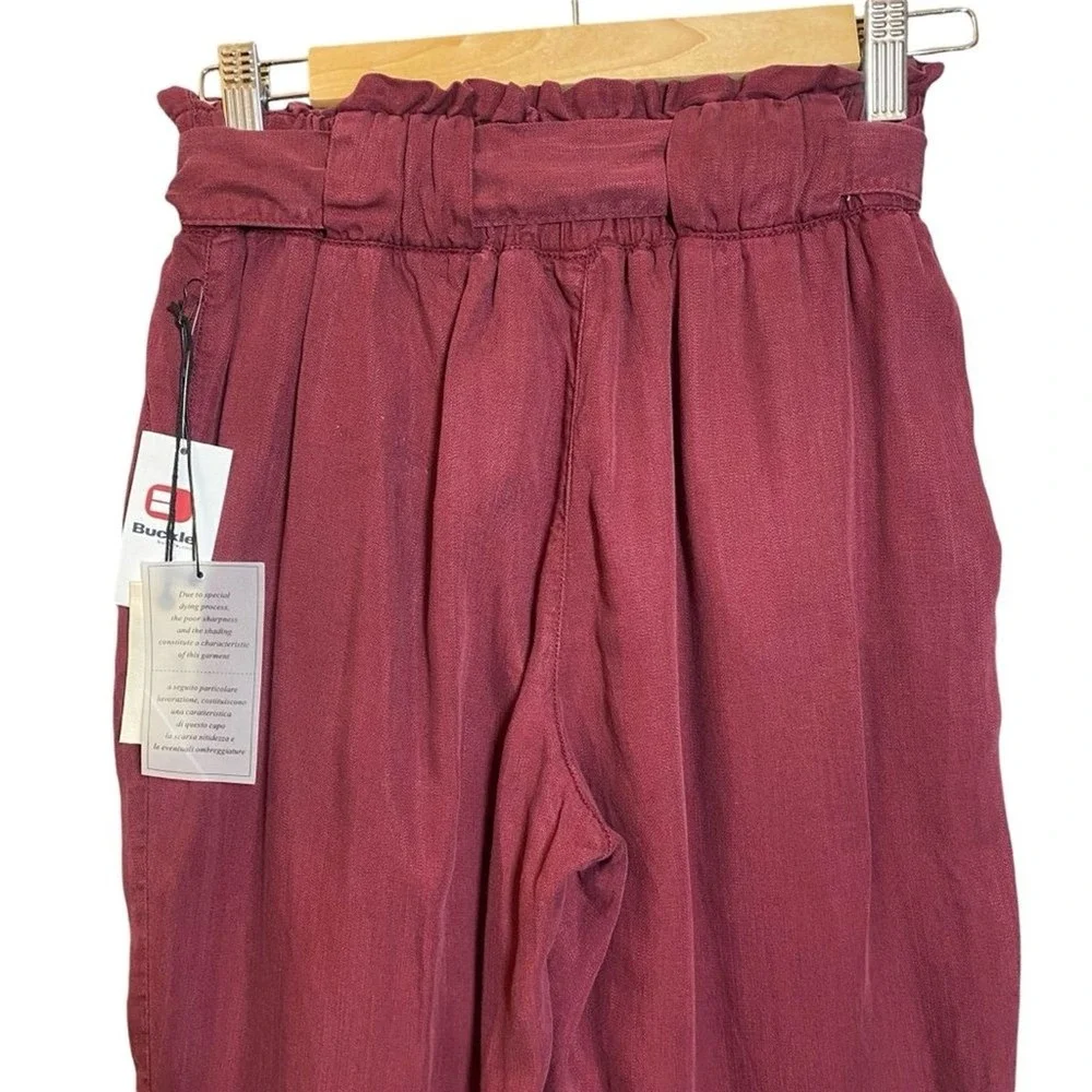 Sneak Peak high waisted